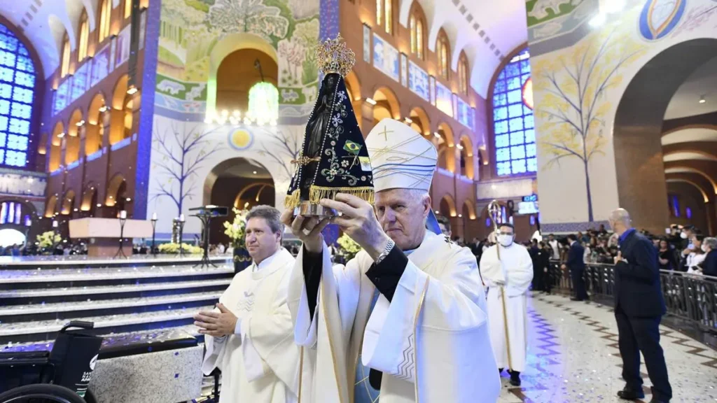 Imagem Dom Orlando e Nossa Senhora Aparecida do artigo Saiba quais serão os bispos que irão celebrar a Novena da Padroeira