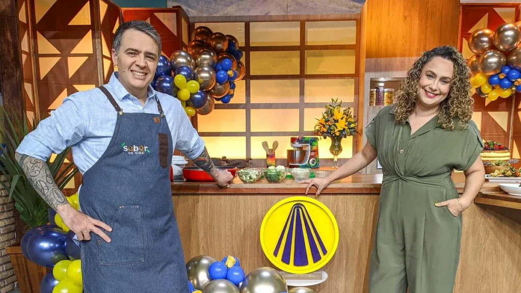 Imagem Bianca laua e chef leonardo roncon do artigo “Sabor de Vida” festeja aniversário da Rede Aparecida com delicioso bolo