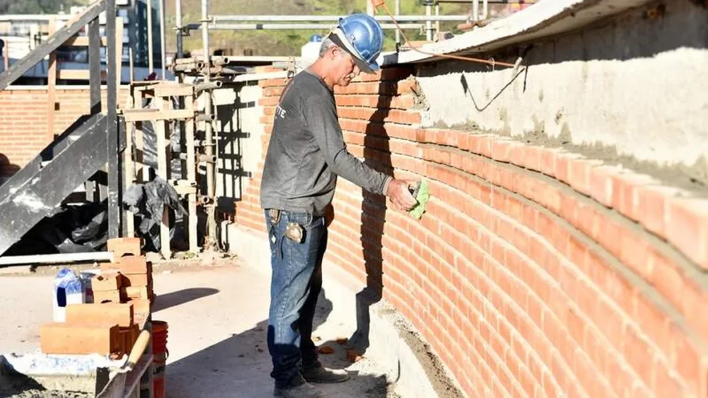 Imagem Obra na Colunata do artigo Tornar a casa de Nossa Senhora mais bela passa pelo cuidado do outro