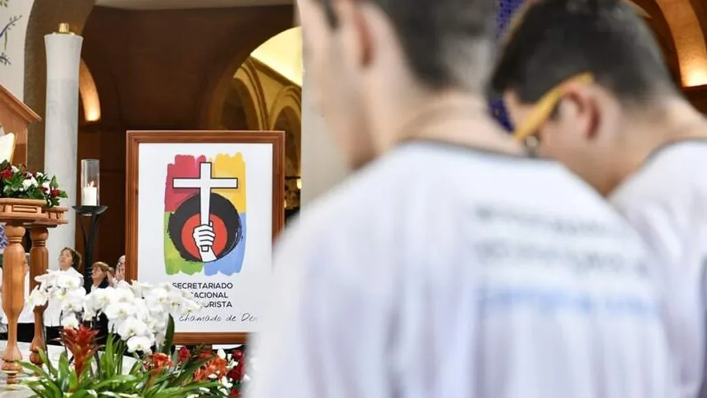 Imagem Seminaristas e logo do Secretariado Vocacional do artigo Venha anunciar a Palavra de Deus como Missionário Redentorista!