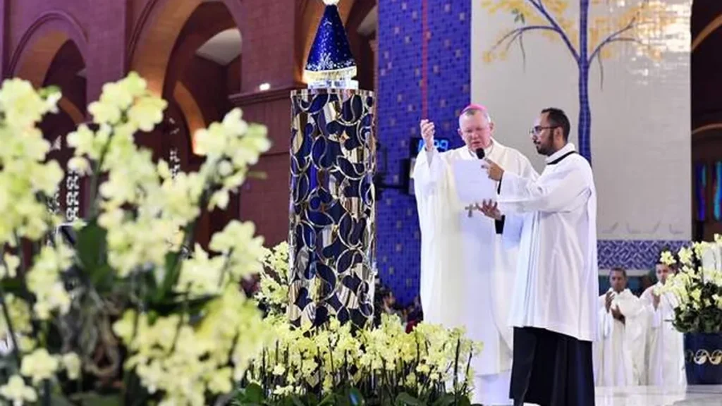 Imagem TRONO MANTO NOSSA SENHORA APARECIDA NOVENA FESTA PADROEIRA do artigo Cerimônia de entrega do Trono e Mantos da Festa da Padroeira é realizada nesta sexta-feira (29)