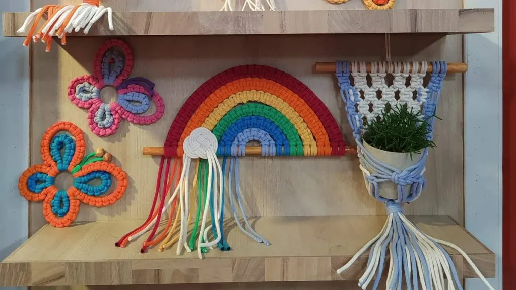 Imagem arco iris macrame do artigo Arco-íris em Macramê - Faça Você Mesmo