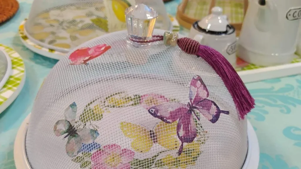 Imagem boleira do artigo Decoração de Boleira Artesanal em Decoupagem - Faça Você Mesmo