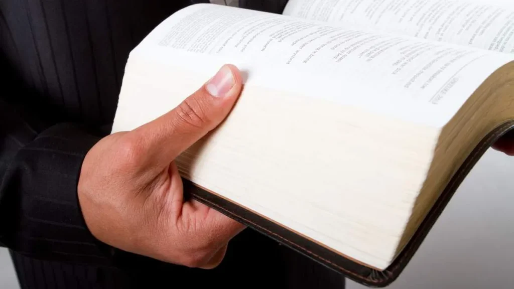 Imagem como ler a biblia do artigo Por onde começar a ler a Bíblia?