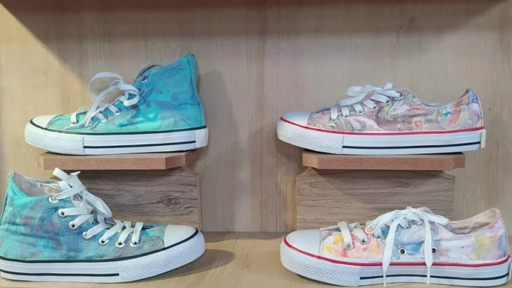 Imagem pintura tenis do artigo Pintura em tênis com espuma de barbear - Faça Você Mesmo