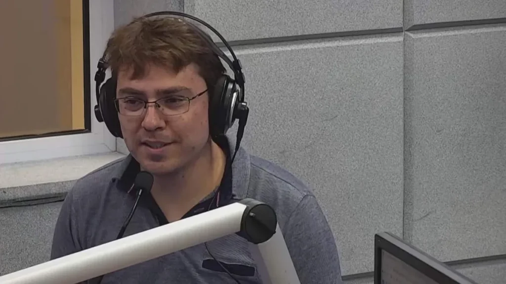 Prof. Diego Barreto explica a evolução do rádio