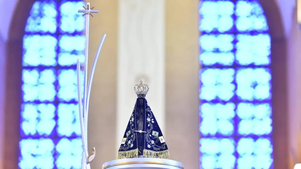 Imagem 1 dia da Novena da tarde 2023 Nossa Senhora Aparecida do artigo Festa de Nossa Senhora Aparecida e testemunho de troca de olhares com a mãe
