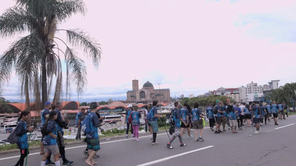 Imagem Movimento de romeiros no Santuario Nacional do artigo Santuário tem movimento intenso no fim de semana que antecede o 12 de outubro