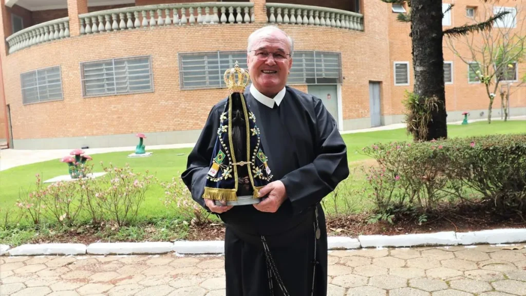 Imagem Pe. Dal Bo Giovanetti do artigo “Maria, Mãe das Vocações” – Vocação Sacerdotal