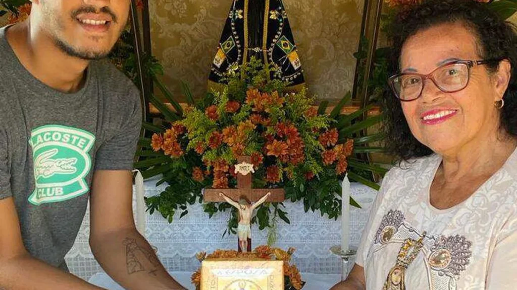 Imagem Acao com o nicho personalizado 01 do artigo Envie sua foto com a réplica do nicho de Nossa Senhora Aparecida