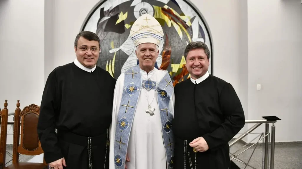 Imagem Dom Orlando Padre Marlos e Padre Catalfo do artigo Dom Orlando recebe Cruz Peitoral dos Missionários Redentoristas