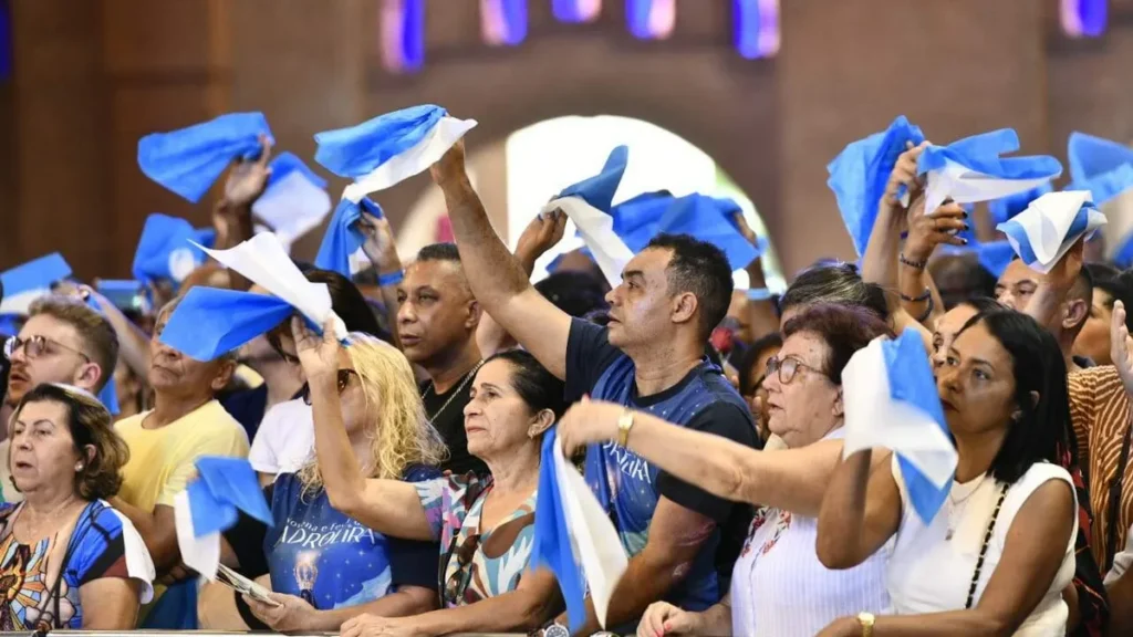 Imagem MOVIMENTO 12 OUTUBRO SANTUARIO NACIONAL do artigo Homenagens a Nossa Senhora Aparecida reúnem 334 mil