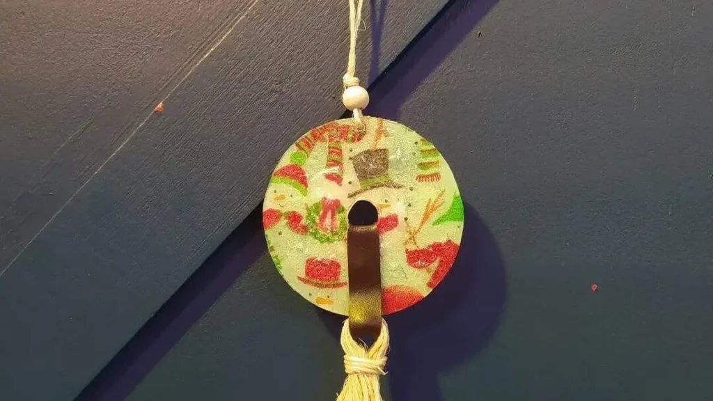 Imagem cd derretido do artigo Enfeite com CD Derretido - Faça Você Mesmo