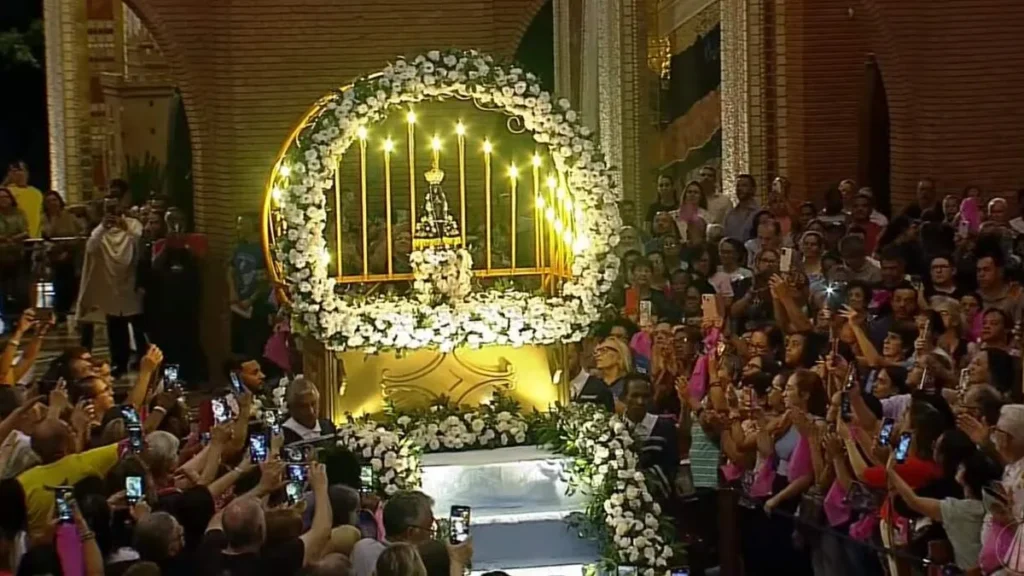 Imagem novena do artigo Rezamos a vida religiosa consagrada no sétimo dia da Novena da Padroeira