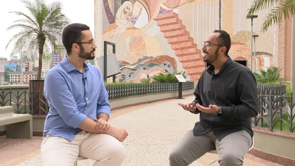 Imagem APD Reproducao TV Aparecida 1 Easy Resize.com do artigo "Aparecida Debate" mostra a preparação da Festa da Padroeira