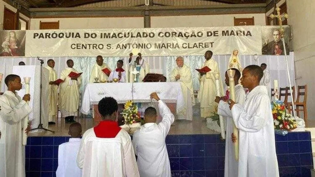 Imagem Celebracao na Paroquia do Imaculado Coracao de Maria na Angola do artigo Angola celebra o Imaculado Coração de Maria com preces de paz e reconciliação