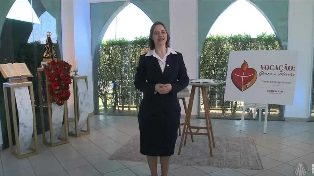 Irmã Vivian Mora apresentando programa “Novena Vocacional”