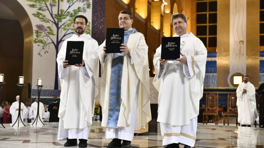 Imagem Missa de Encerramento Festa da Padroeira 12 de outubro de 2023 do artigo Missa de Encerramento coloca nomes dos Devotos sob o Altar da Mãe Aparecida