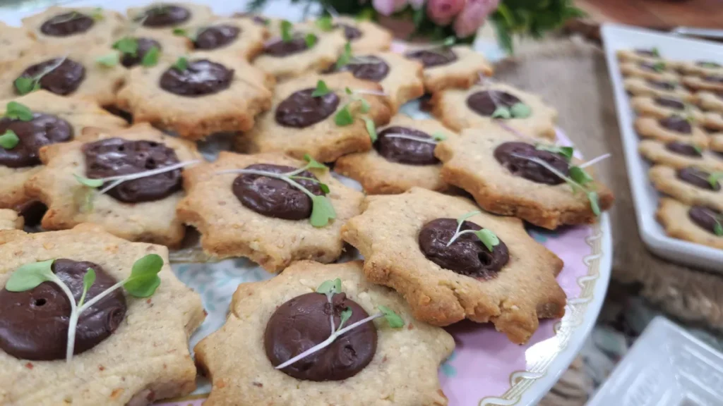Imagem PETIT FOUR DE CASTANHAS COM CHOCOLATE compressed do artigo Petit Four de Castanhas com Chocolate - Santa Receita