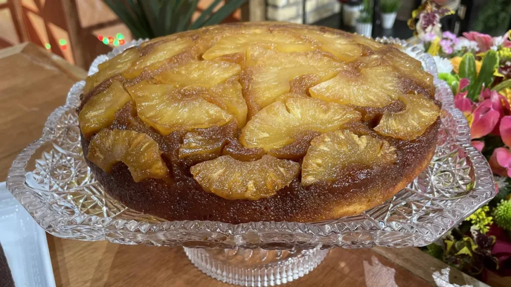 Imagem bolo de abacaxi invertido do artigo Bolo de Abacaxi Invertido – Sabor de Vida