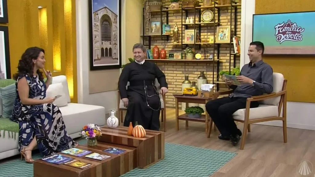 Imagem familia dos devotos do artigo Padre Eduardo Catalfo comenta o tema da Novena da Padroeira 2023!