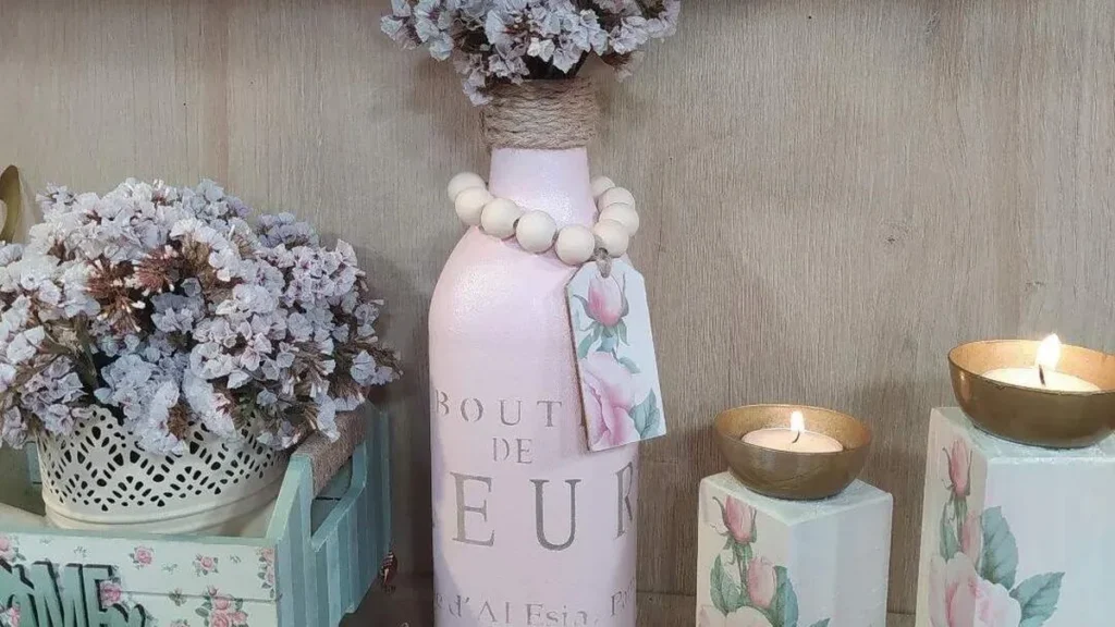Imagem garrafa do artigo Vaso com Garrafa de Vidro decorada (Home Decor) - Faça Você Mesmo