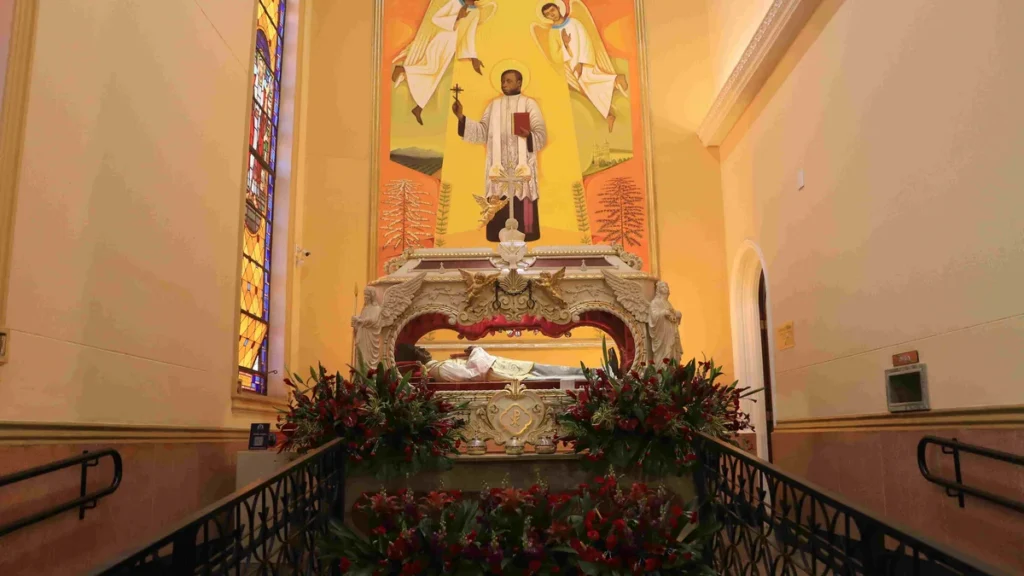 Imagem imagem do corpo do beato padre victor de tres pontas do artigo Confira histórias de fé dos devotos do Beato Francisco de Paula Victor