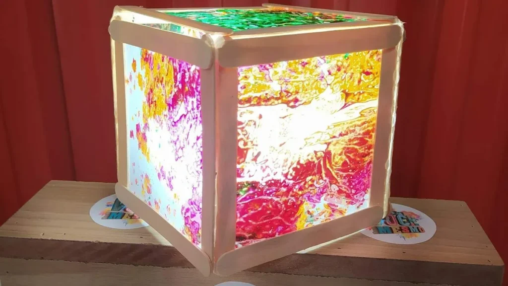 Imagem lanterna do artigo Lanterna de Papel Colorido - Faça Você Mesmo