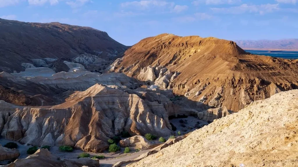 Imagem montanhas destruidas do artigo Curiosidades da História: Sodoma e Gomorra de fato existiram?