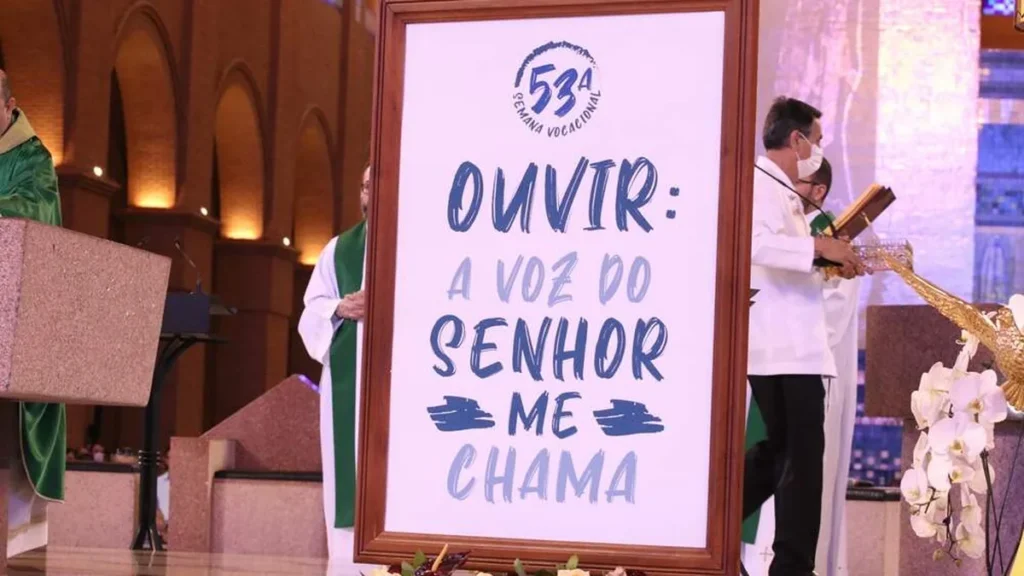 Imagem missa terceiro dia semana vocacional devotos padres na celebracao 7 do artigo O que é vocação? Entenda mais sobre o projeto de Deus para sua vida