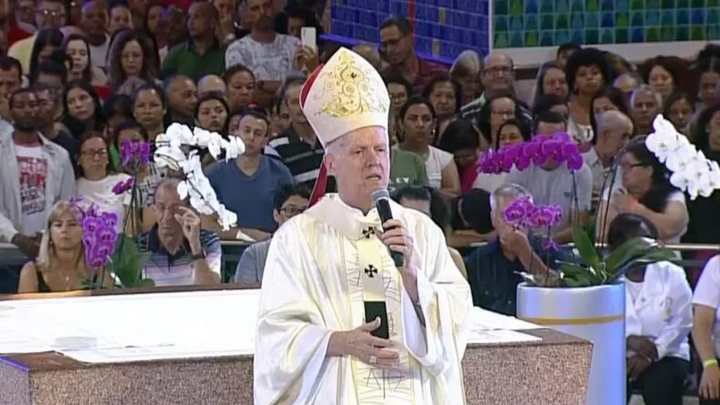 Imagem Dom Orlando na Missa das 8h 05 11 2023 do artigo "O Santo abomina o pecado, mas abraça o pecador", diz Dom Orlando