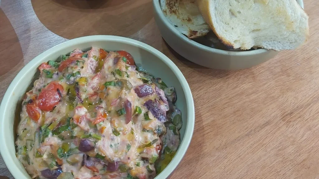 Imagem Requeijao Cremoso com Tomate Cereja e Azeitonas do artigo Requeijão cremoso com tomate cereja e azeitonas – Sabor de Vida