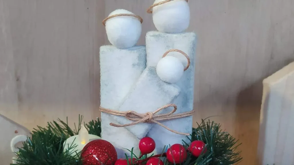 Imagem sagrada familia do artigo Sagrada Família estilo Nórdico com feltro em papel cartão - Faça Você Mesmo
