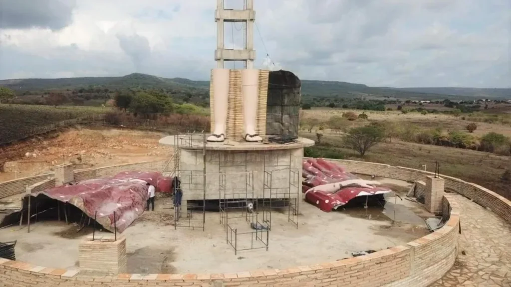Imagem Estatua Benigna Cardoso do artigo Complexo da Beata Benigna está em fase final de construção