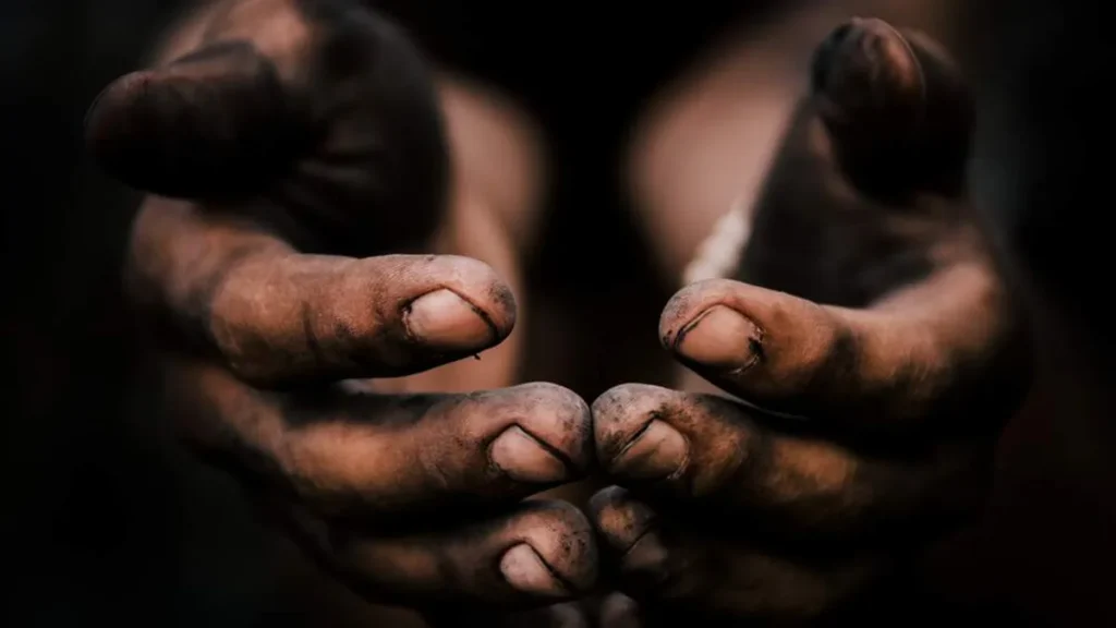 Imagem Maos de um pobre do artigo Rezemos juntos a São Vicente de Paulo, Protetor dos pobres