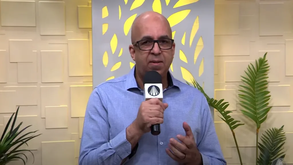 Imagem Padre Mauro destaque do artigo Reveja: Diálogos reflete sobre Teologia Moral e Espiritualidade