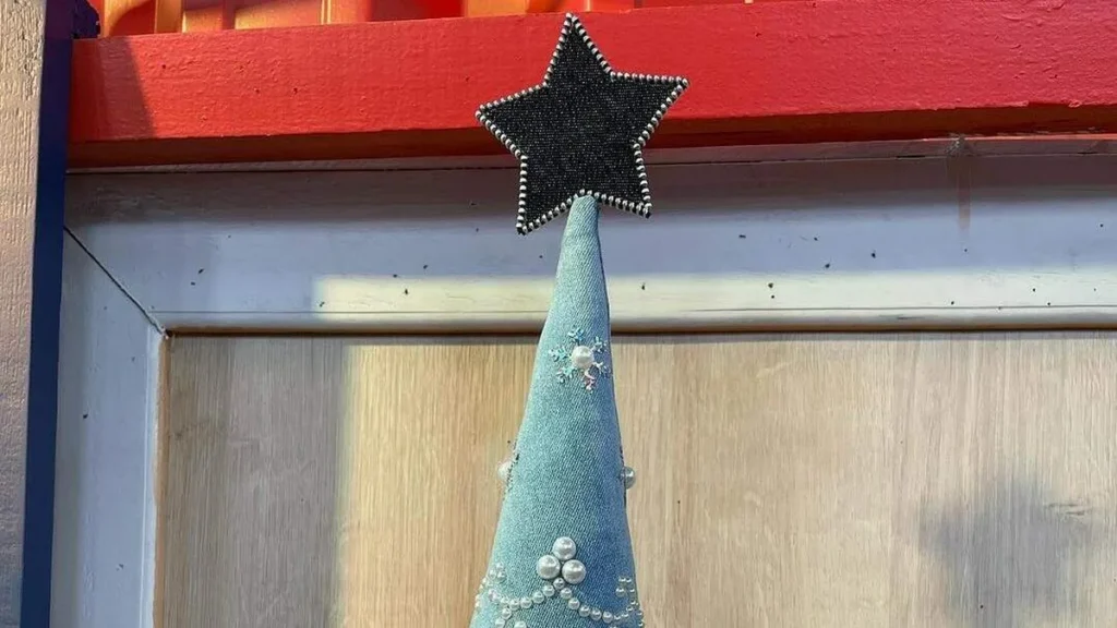 Imagem arvore do artigo Pinheiro Jeans (customização) - Faça Você Mesmo