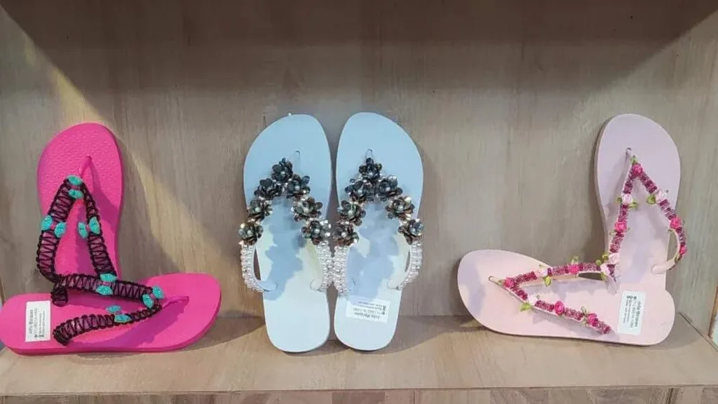 Imagem chinelo do artigo Chinelo Customizado com Flores Artesanais - Faça Você Mesmo