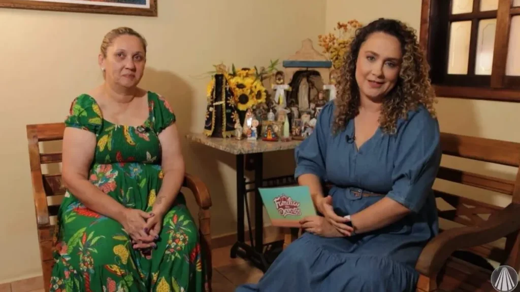 Imagem familia dos devotos do artigo Devota não perdeu a esperança e a fé mesmo após um incêndio destruir sua casa