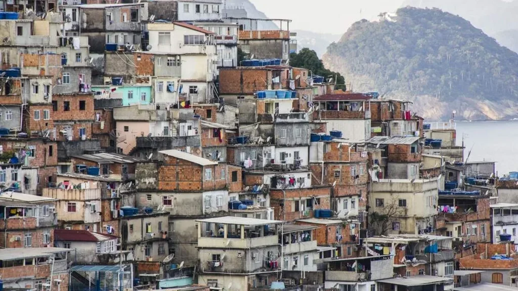 Imagem favela brasileira do artigo Pastoral da Moradia e Favela: conheça orientações e princípios