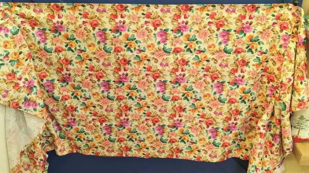 Imagem peseira do artigo Peseira para cama de solteiro com Babados Longos - Faça Você Mesmo