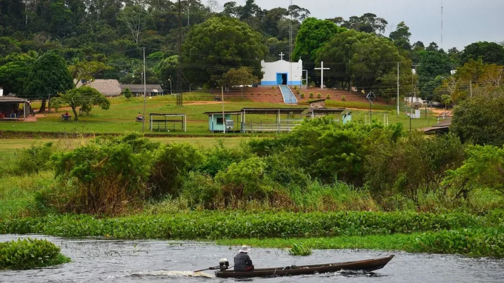 Imagem ribeirinho na amazonia do artigo Líderes da Igreja se reúnem para tratar da Amazônia e do equilíbrio climático