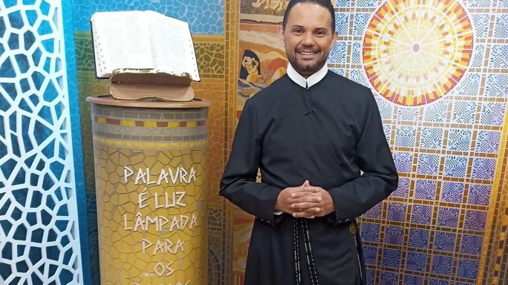 Imagem padre rodrigo jnb do artigo "Jornada Bíblica" fala do batismo de Cristo por João Batista