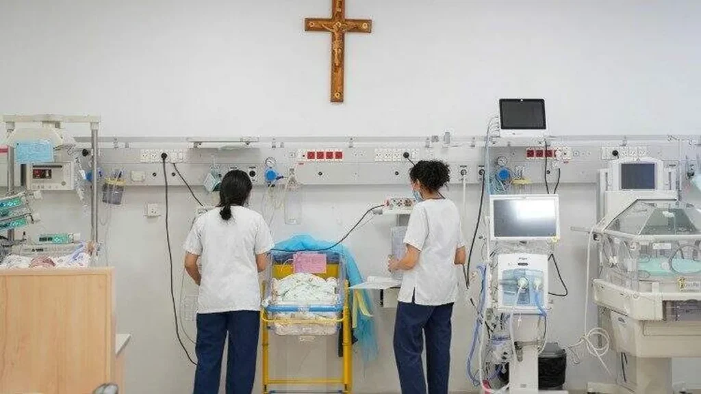 Imagem enfermeiras hospital sangrada familia belem terra santa do artigo Terra Santa: Hospital em Belém é local de paz em meio aos conflitos