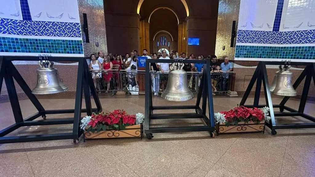 Imagem Bencao dos sinos 02 do artigo Sinos da Capela de Nossa Senhora Aparecida são abençoados na Missa de Natal