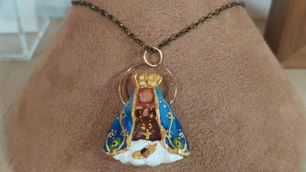 Imagem pingente do artigo Pingente Aparecida em Madeira - Faça Você Mesmo