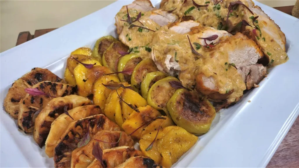 Imagem PERNIL ASSADO COM FRUTAS GRELHADAS do artigo Pernil Assado com Frutas Grelhadas - Santa Receita
