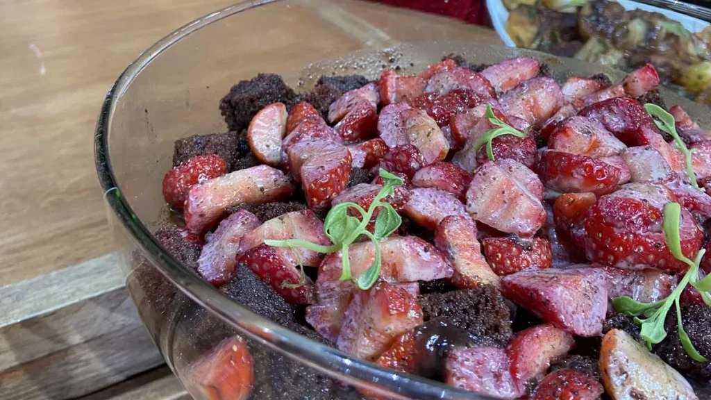 Imagem Afogado de chocolate com morangos do artigo Afogado de Chocolate com Morango – Sabor de Vida
