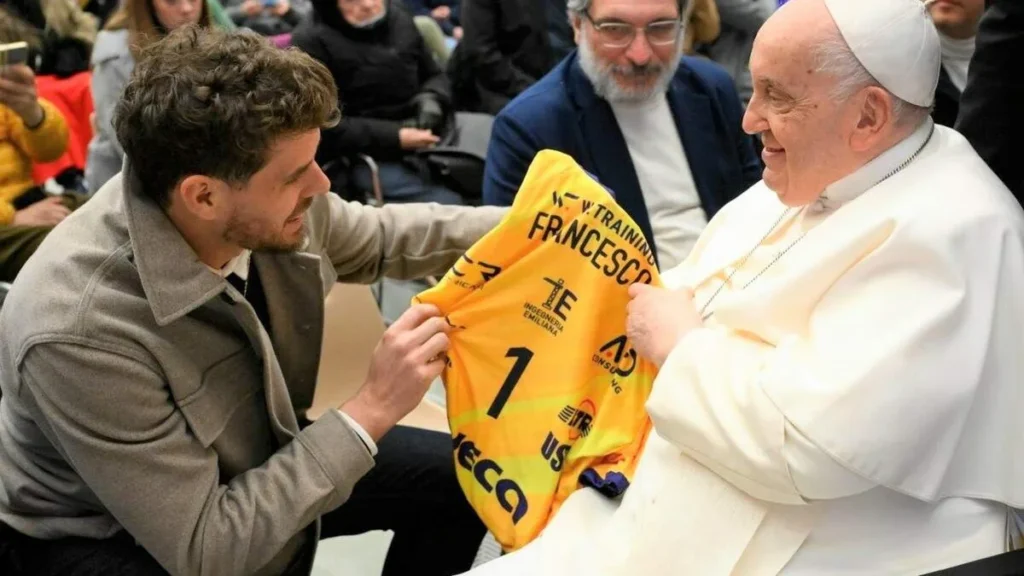 Imagem Bruninho com o Papa 1 do artigo Jogador Bruninho se encontra com o Papa Francisco