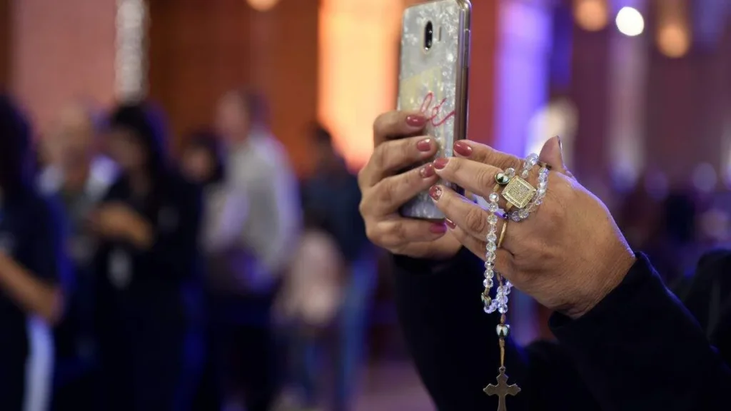 Imagem foto celular santuario de aparecida do artigo Dia do Publicitário: comunicando a Fé a toda criatura